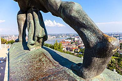 《奇迹时代4》面向PS5＆XS＆PC公布 5＆2推出